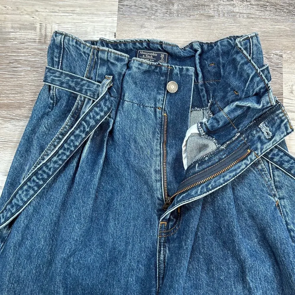 Abercrombie A&F Mom Jeans Dark Wash High Rise Belted Frayed Hem 26 2R