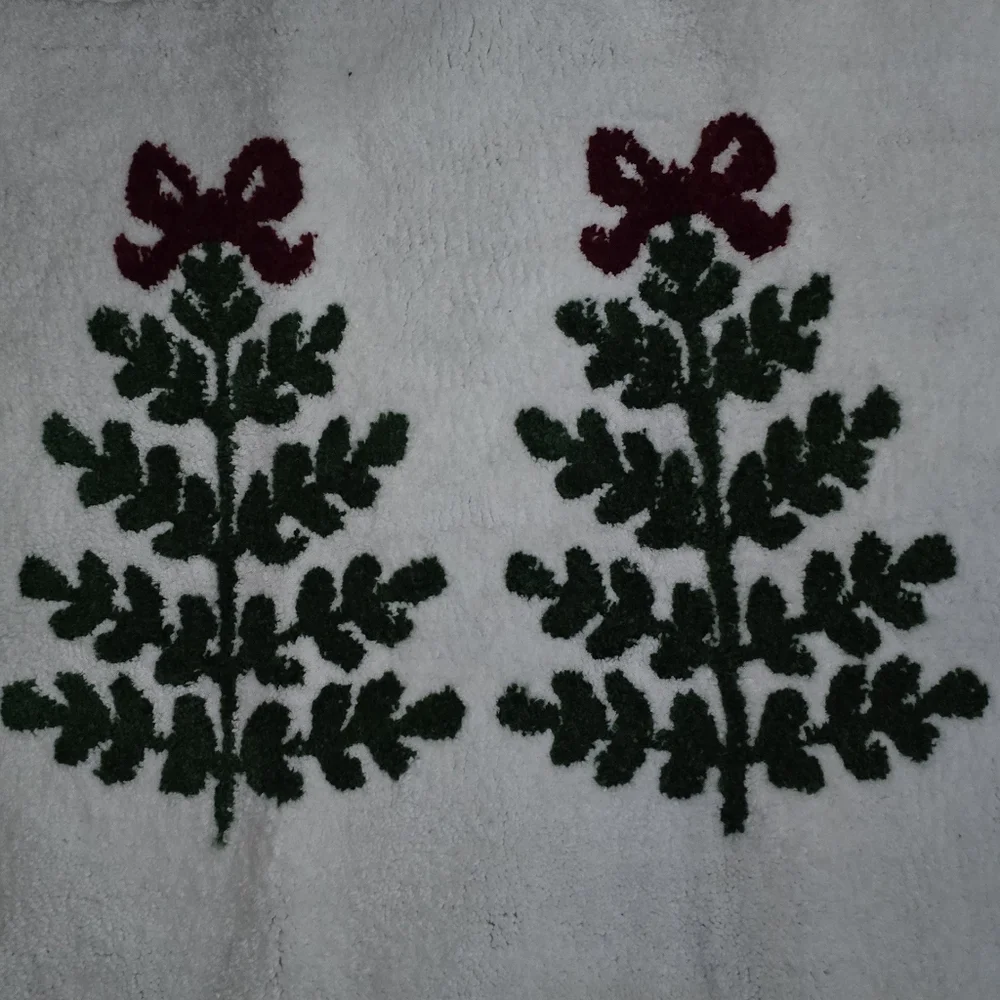 Christmaa Tree Bath Mat with Green and Red Design