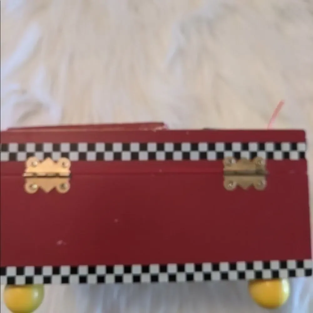 SO SEONG hinged box