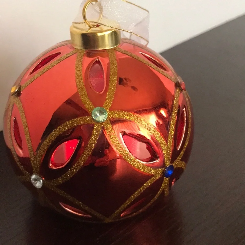 Color-changing holiday decor lighted bulb