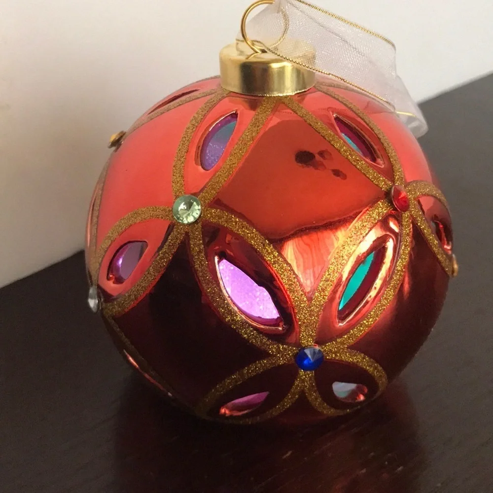 Color-changing holiday decor lighted bulb