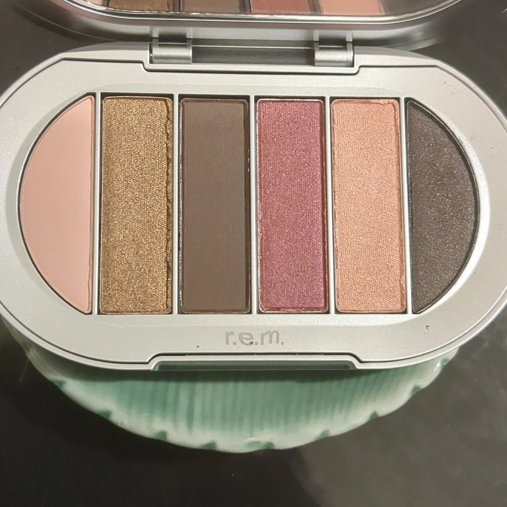 R.E.M. Beauty nwt beauty