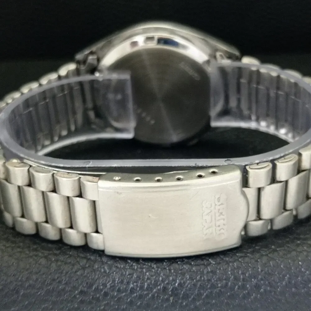 Vintage 1977 Seiko Automatic Mens Silver Watch W/daydate & Gold accents