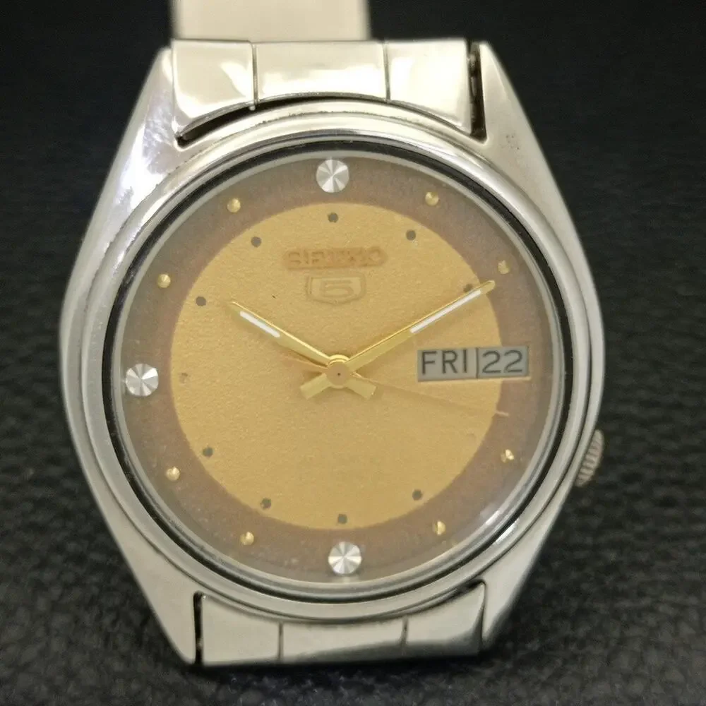 Vintage 1977 Seiko Automatic Mens Silver Watch W/daydate & Gold accents