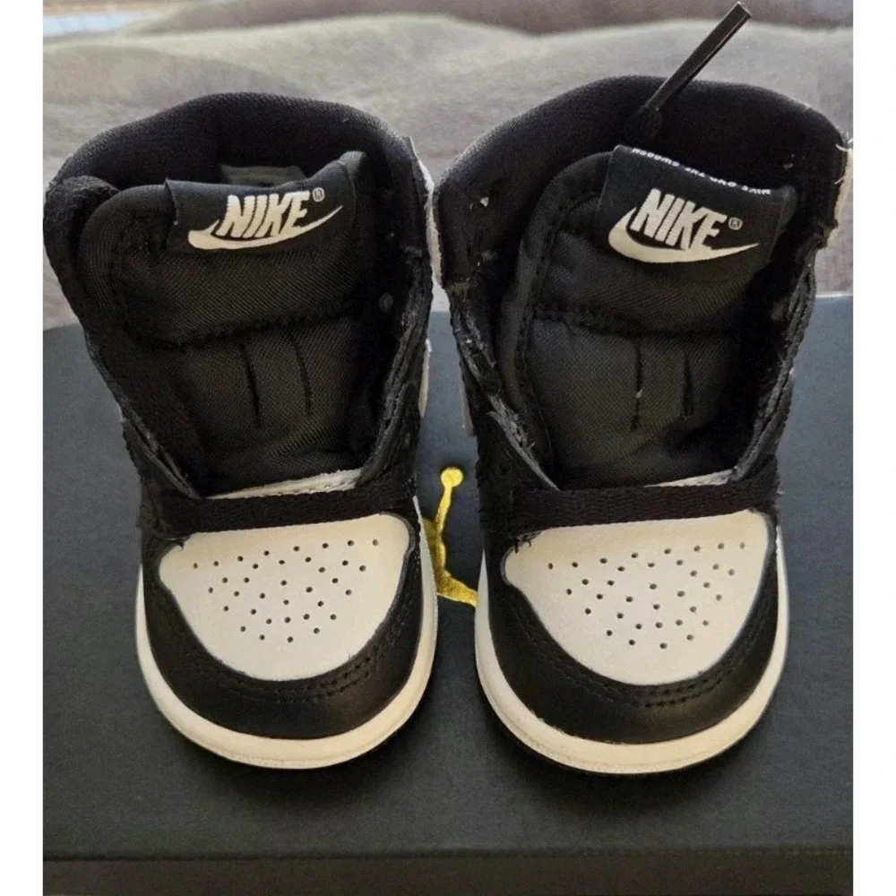 NIKE AIR JORDAN 1 RETRO HIGH OG (TD) BLACK/WHITE NEW WITH BOX SIZE 2C