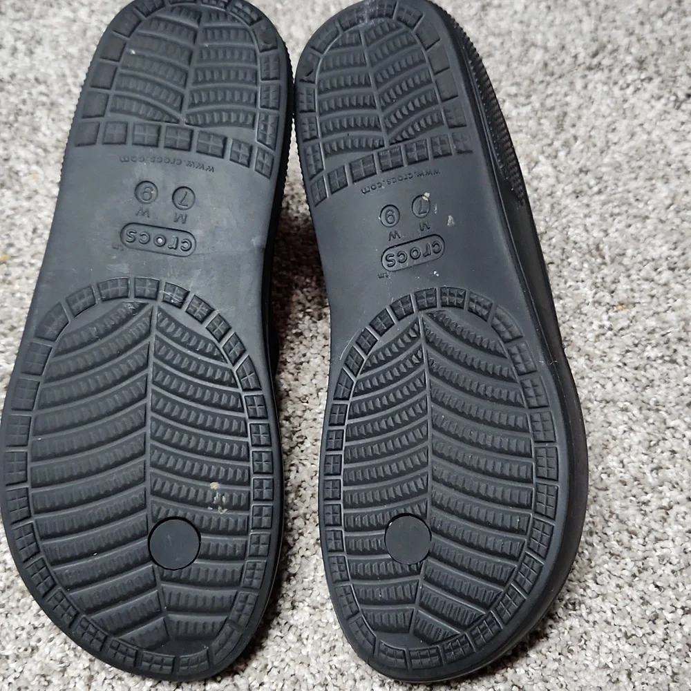 CROCS flip flops