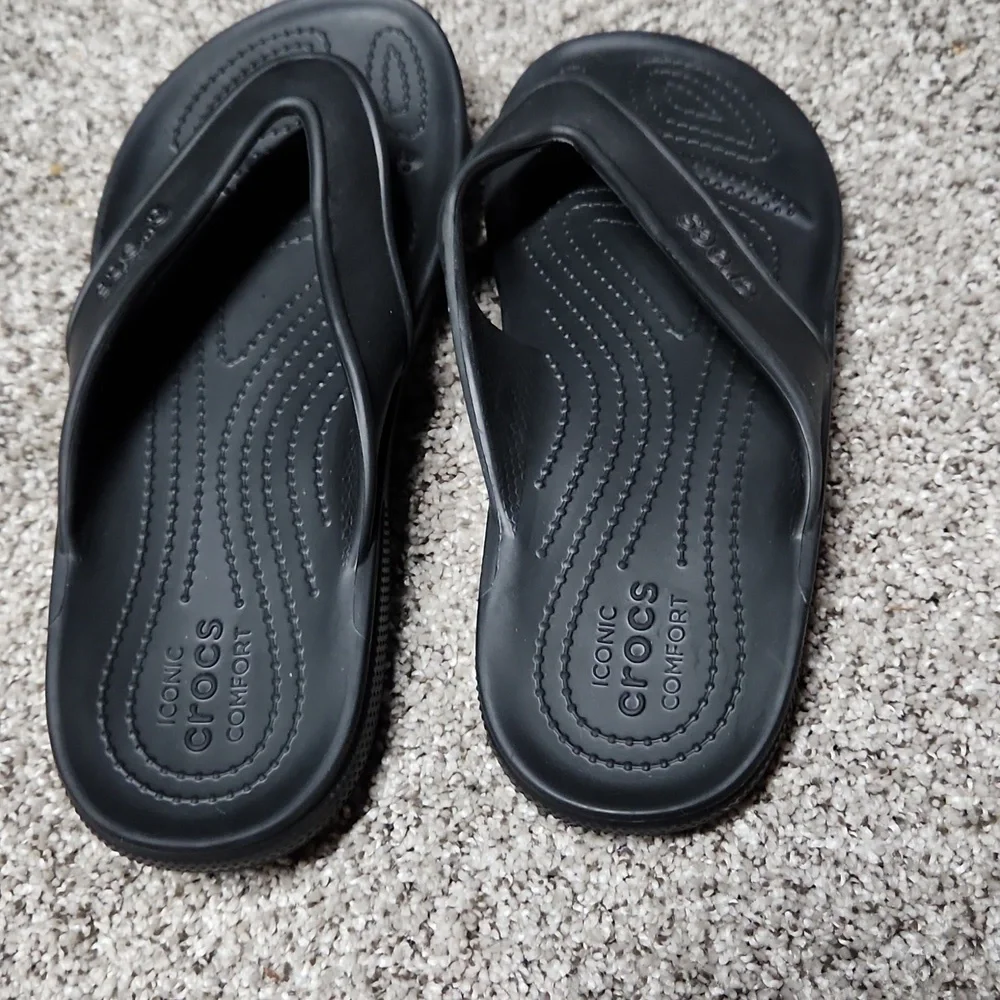 CROCS flip flops