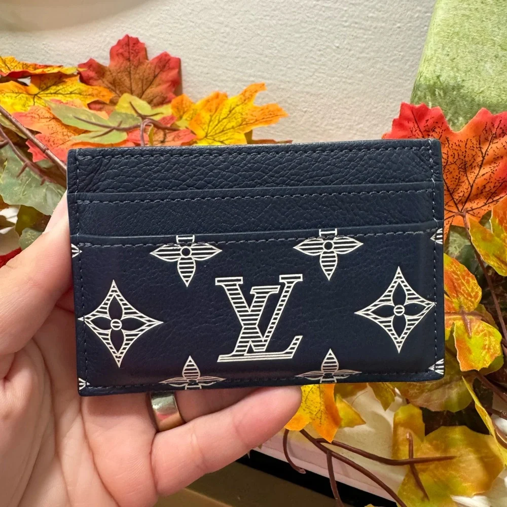 Louis Vuitton essentials card some