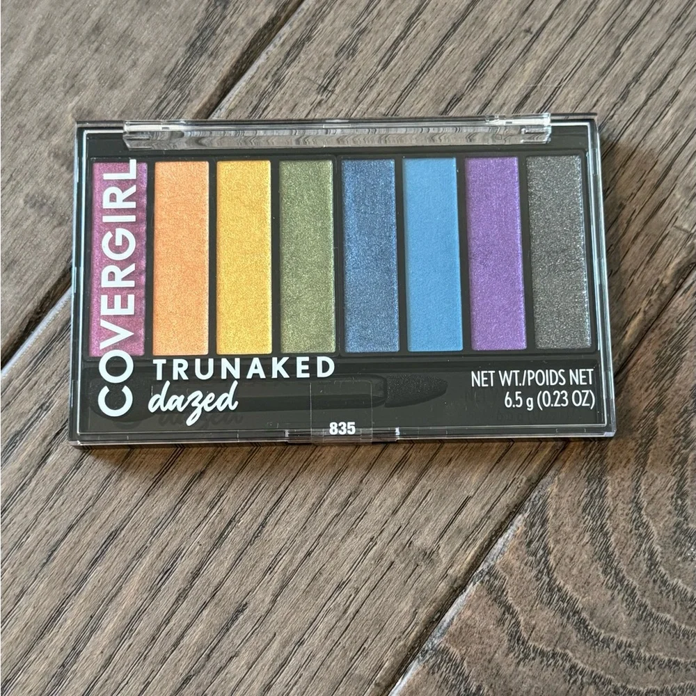 NWT COVERGIRL TRUNAKED DAZED EYESHADOW PALETTE 835