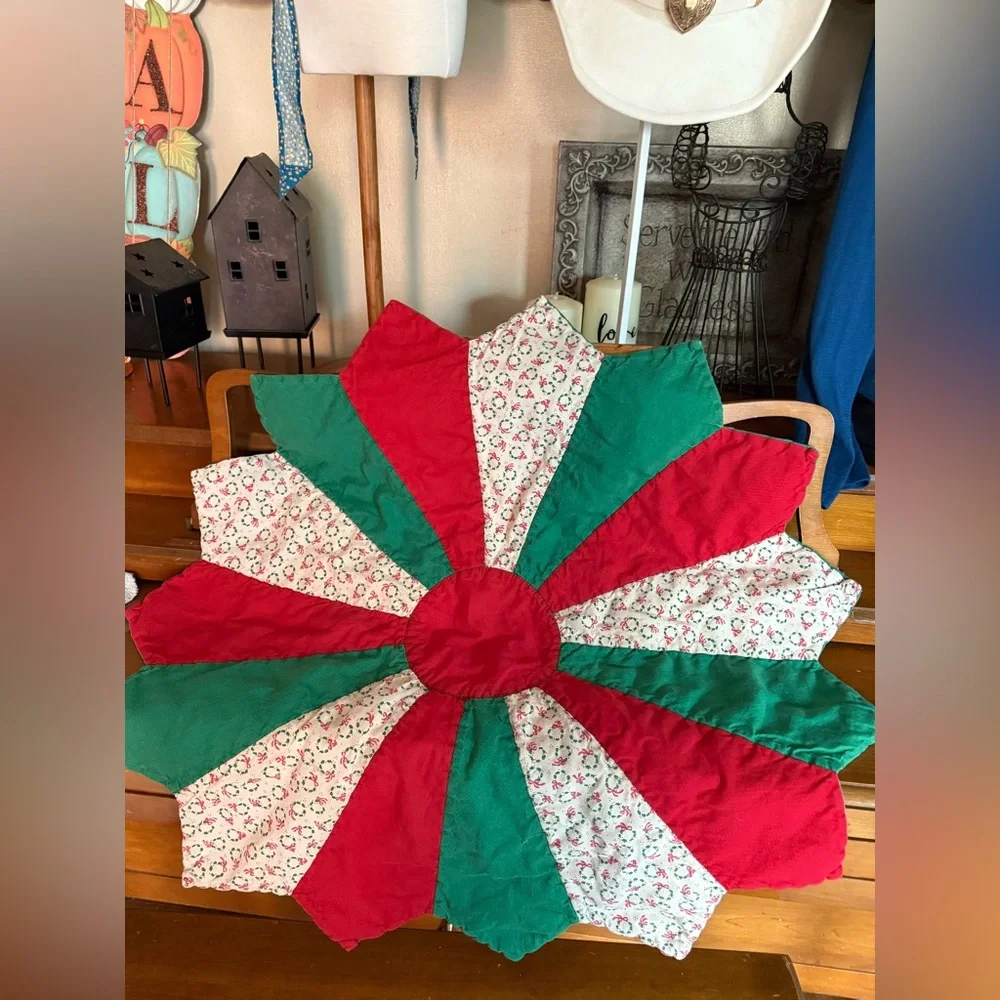 Handmade Vintage 1986 31” Christmas Tree Skirt Festive Red and Green Holiday