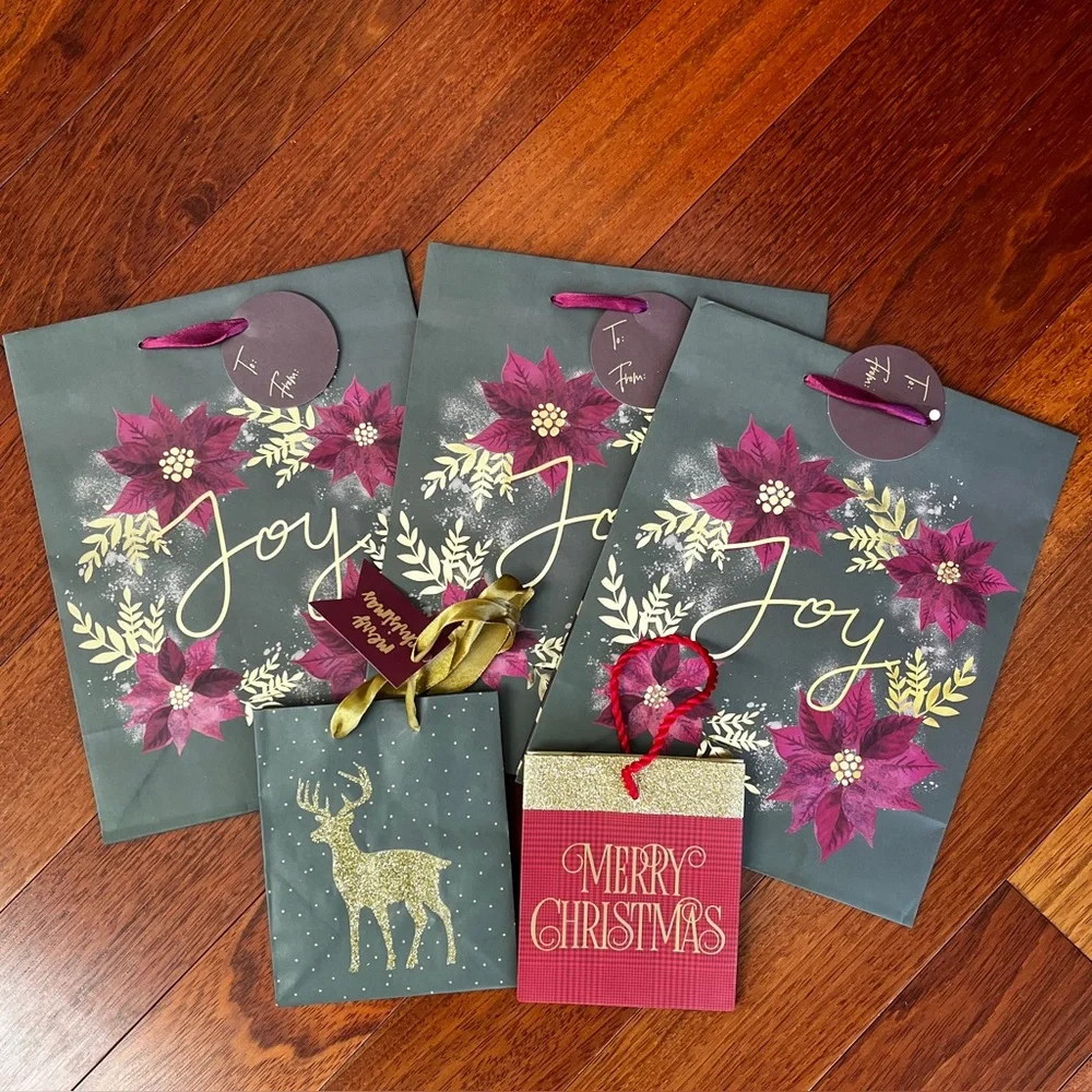 Design Focus Holiday Christmas Gift Bags