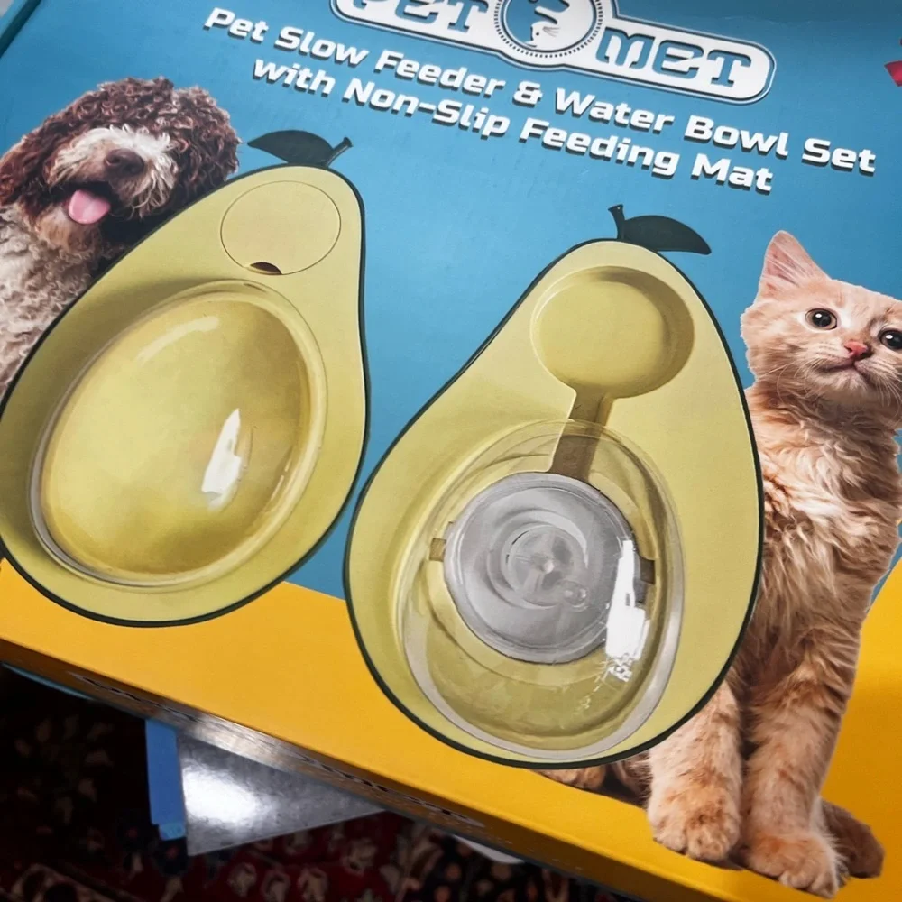 NIB Petomet 3 in 1 Small Avocado Shape Portable Pet Feeder Cats Dogs