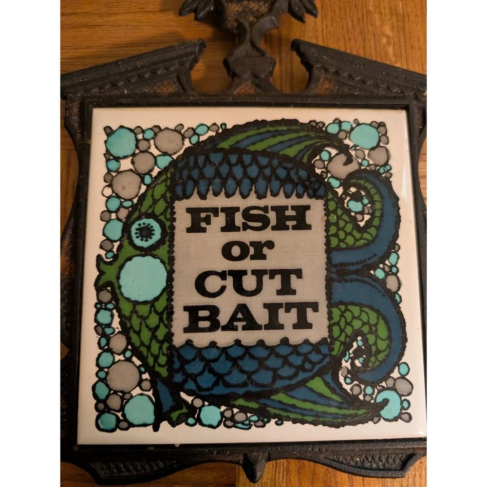 Vintage Cast Iron Trivet Fish Or Cut Bait Made In Japan Tile MCM‎ Mid Century