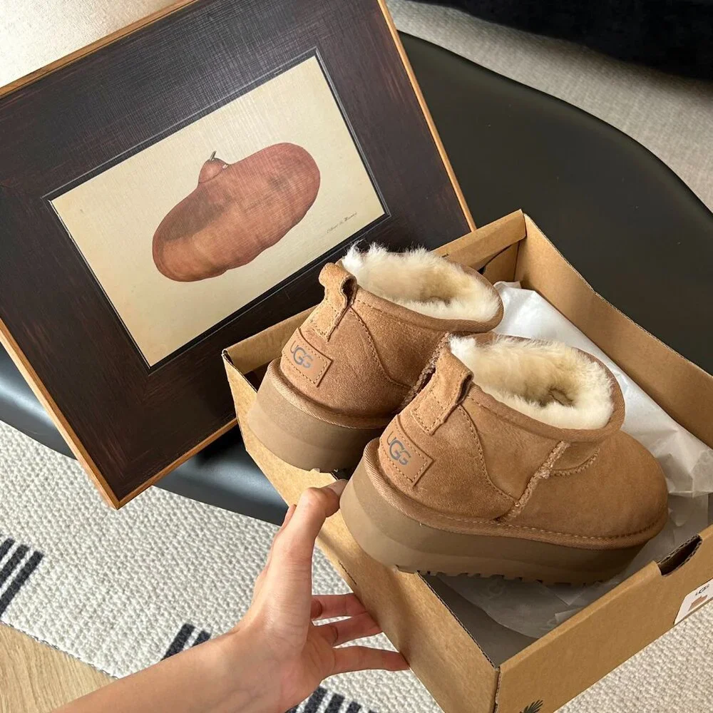 UGG Women's Classic Ultra Platform Chestnut