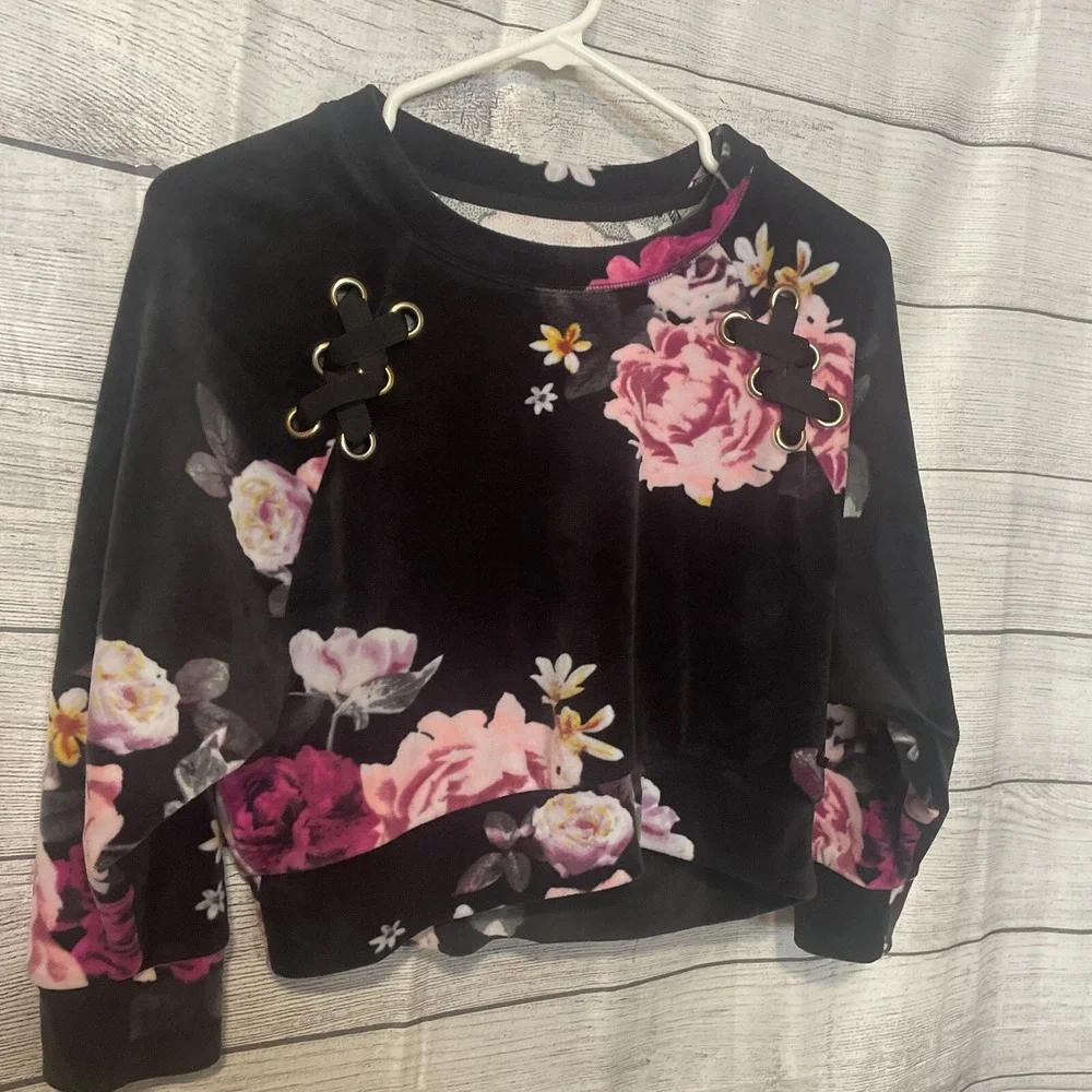 5/$20! Justice Girls Black Floral Sweatshirt Soft Pullover Floral‎ Size M- 10