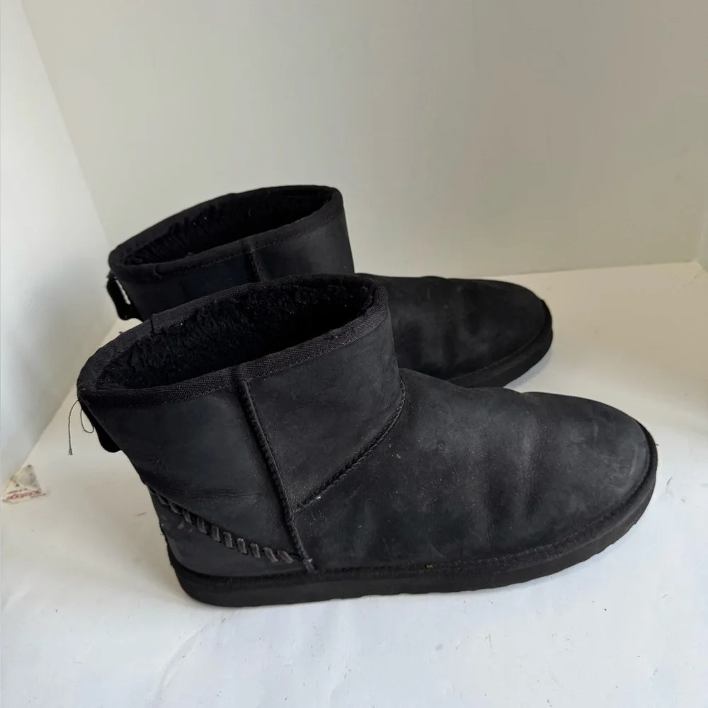 UGG outsole lined naturally