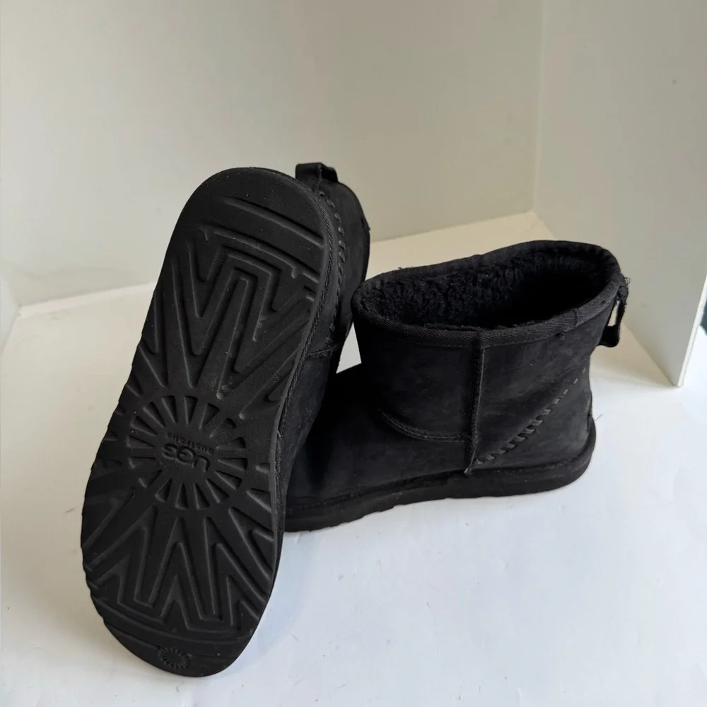 UGG very upper