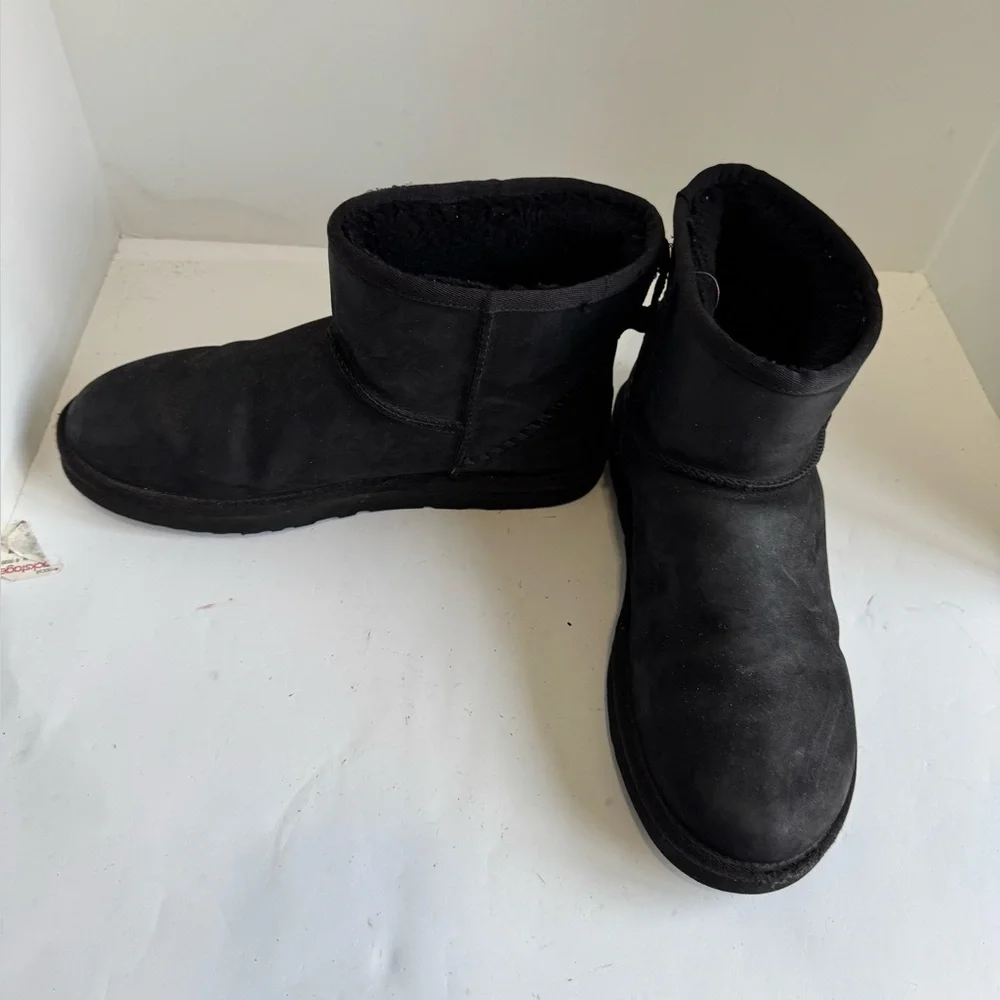 UGG molded design wool