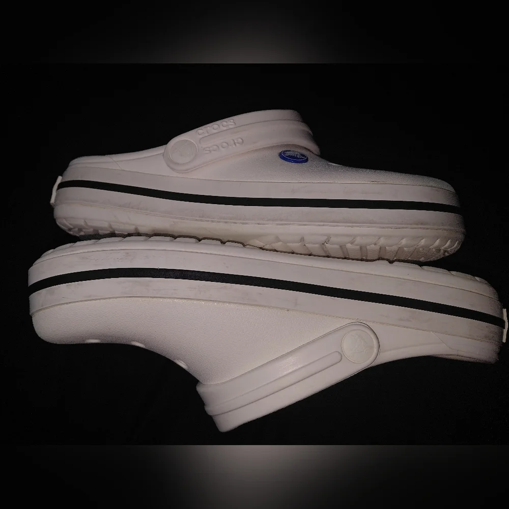 CROCS Classic White Clogs with Black Stripe Sz M6 - W8