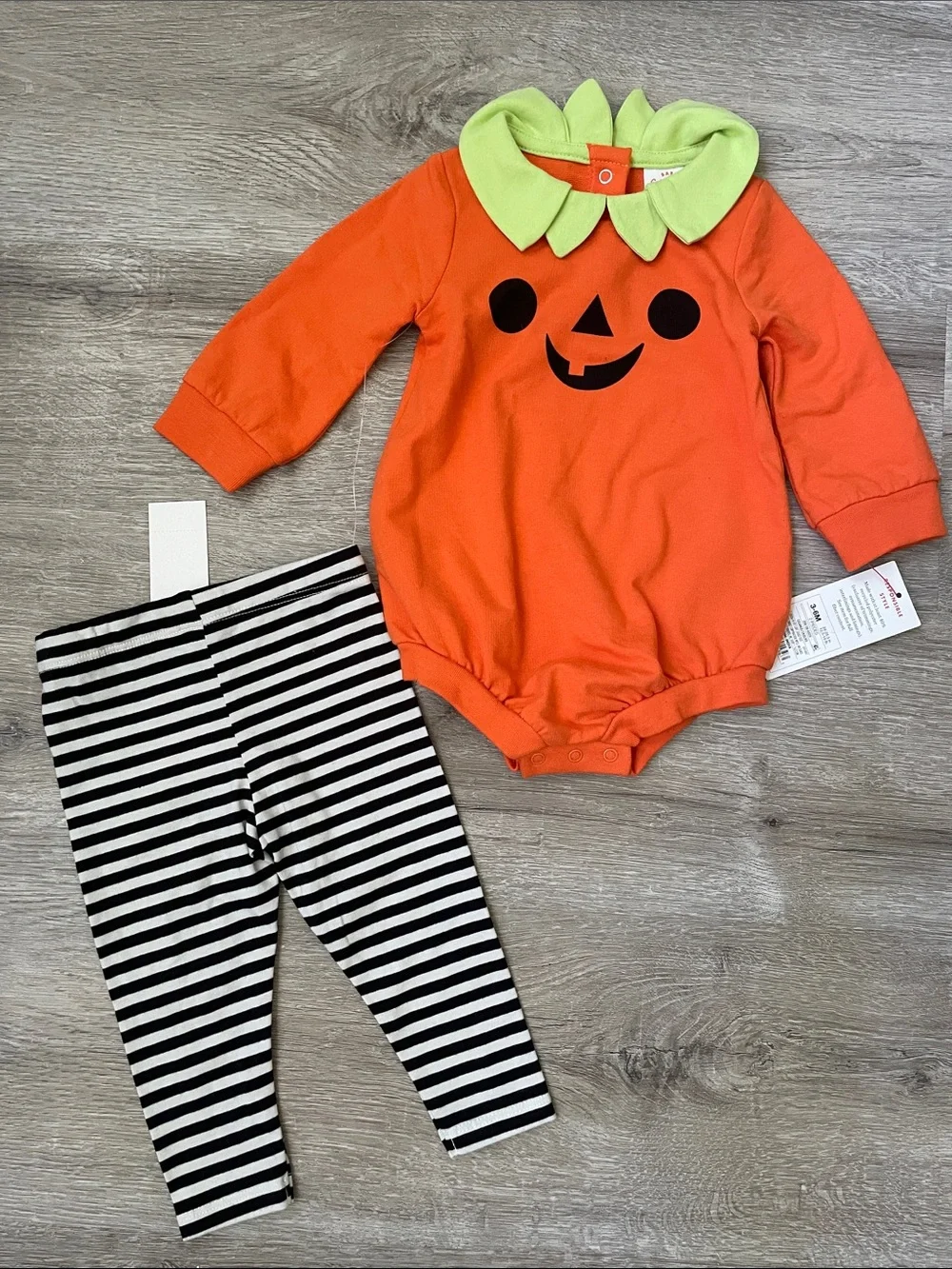 NWT Pumpkin set size 3-6 months