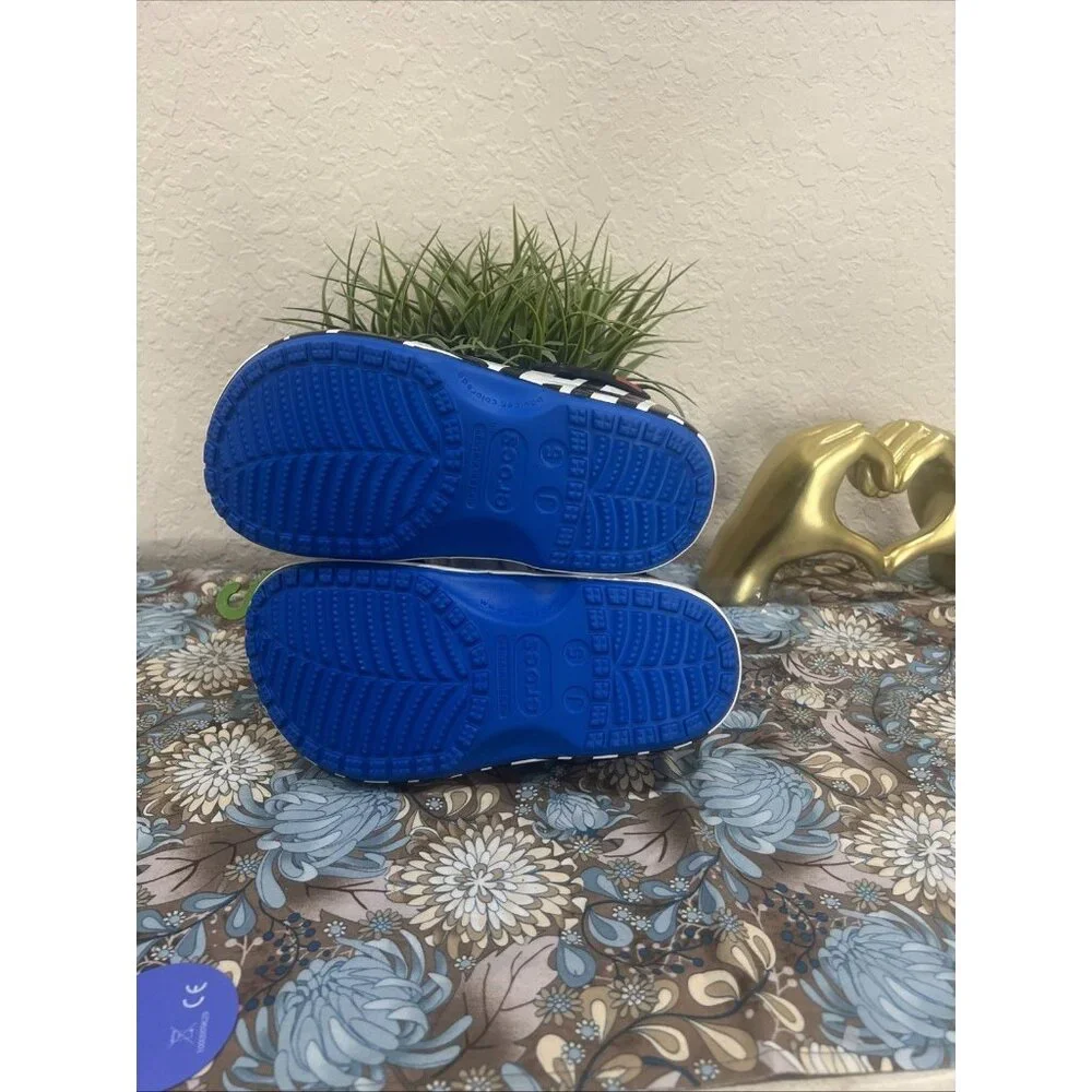 CROCS are lightweight croslite