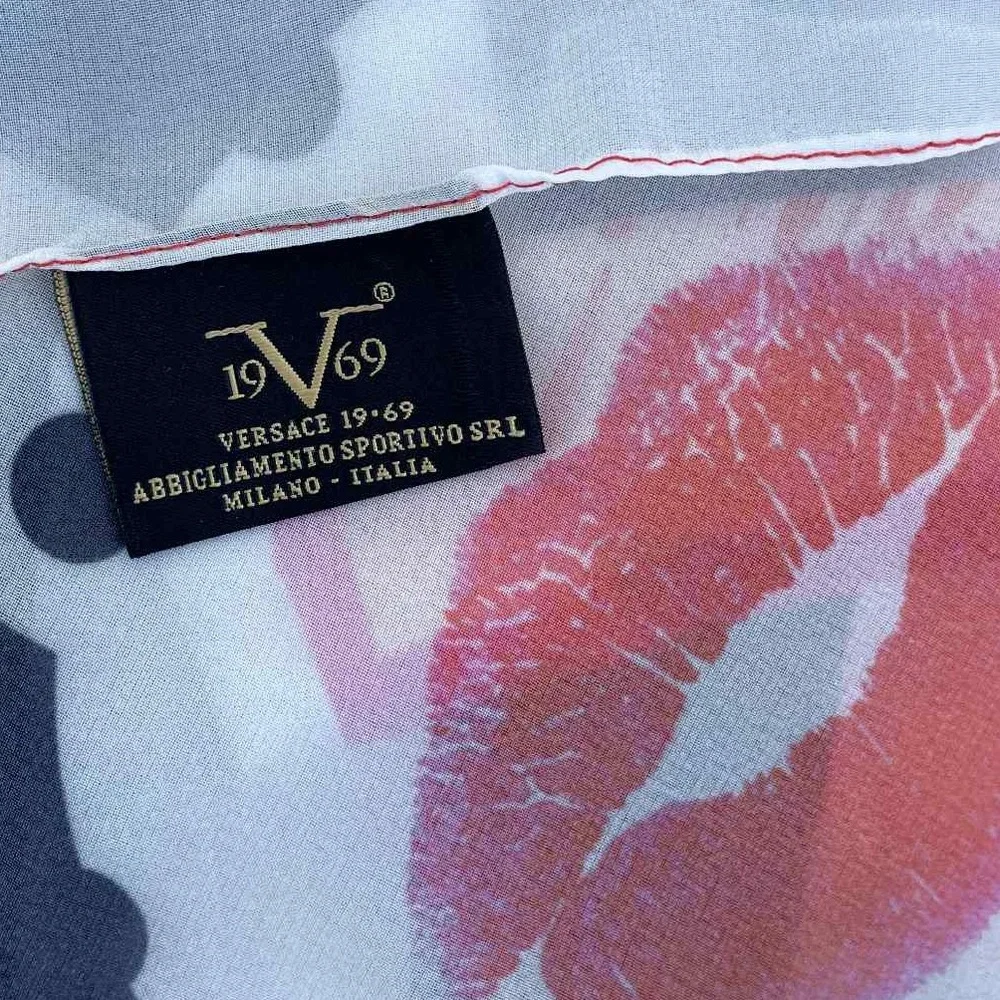 Versace elegant scarf