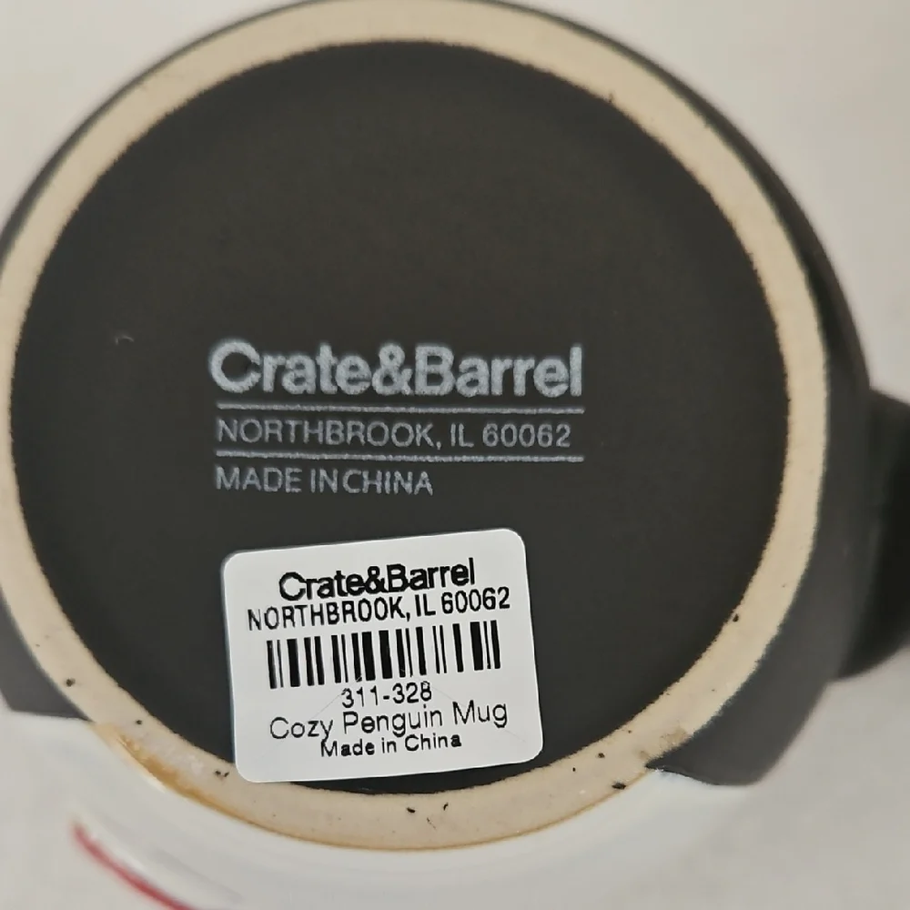 Crate&Barrel NWT Holiday Cozy Penguin Black Red Scarf Coffee Tea Mugs Set of 2