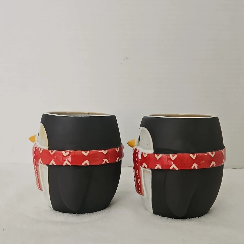 Crate&Barrel NWT Holiday Cozy Penguin Black Red Scarf Coffee Tea Mugs Set of 2