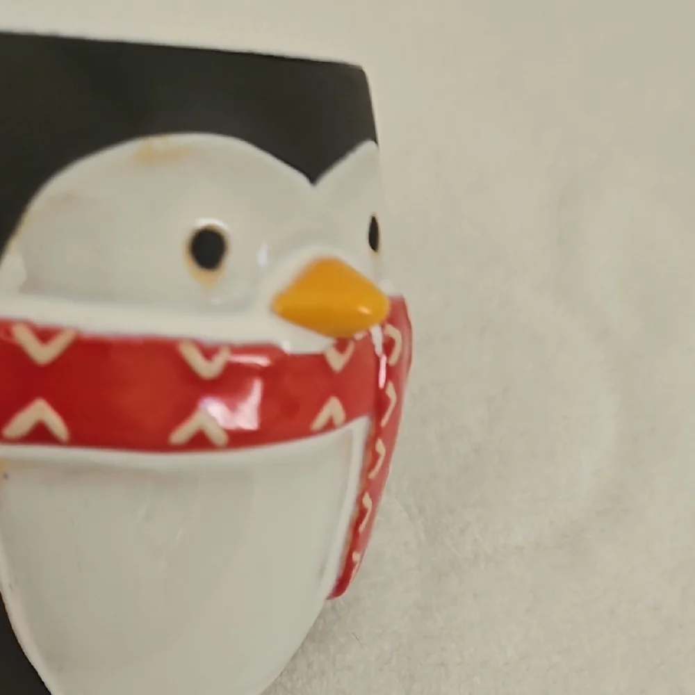 Crate&Barrel NWT Holiday Cozy Penguin Black Red Scarf Coffee Tea Mugs Set of 2