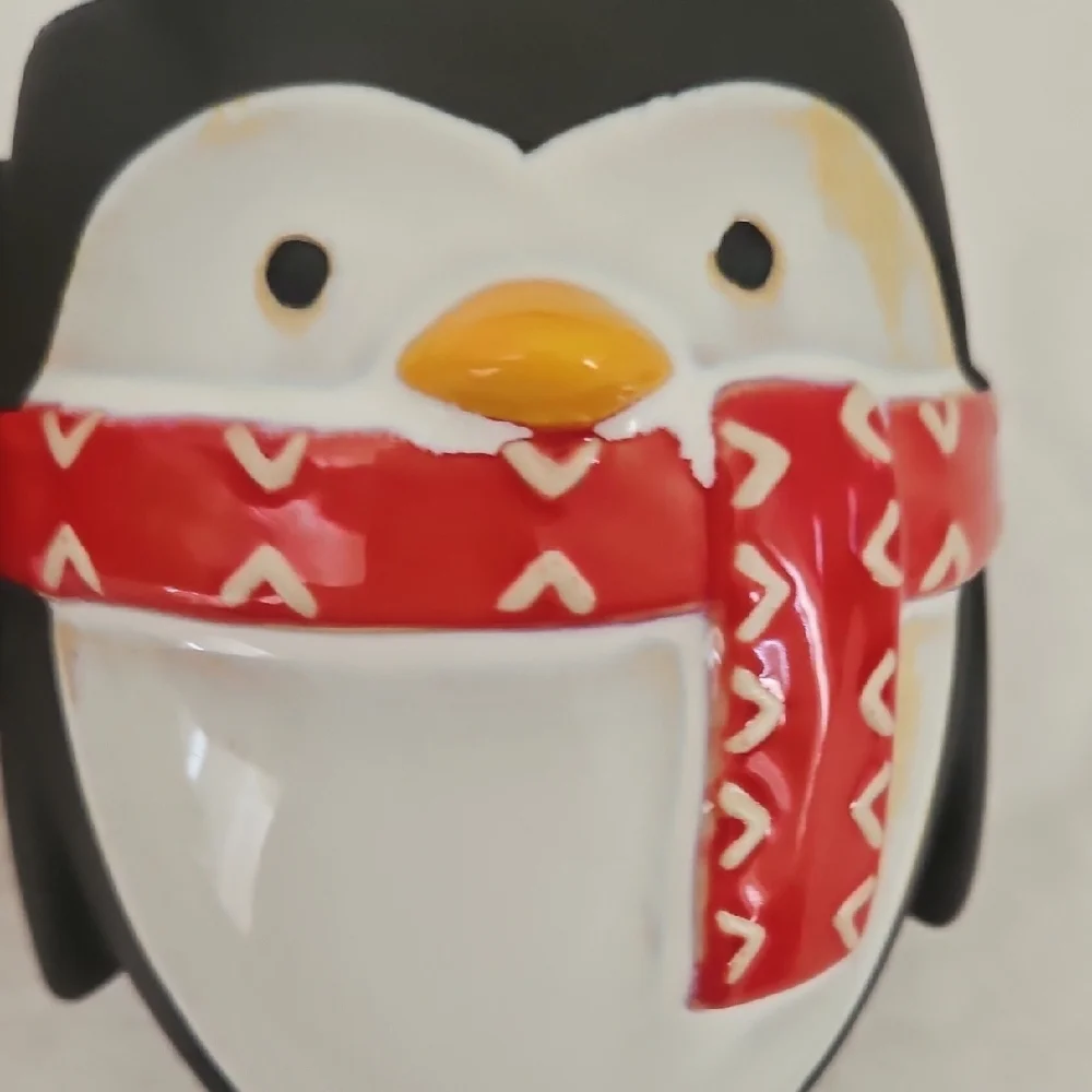 Crate&Barrel NWT Holiday Cozy Penguin Black Red Scarf Coffee Tea Mugs Set of 2