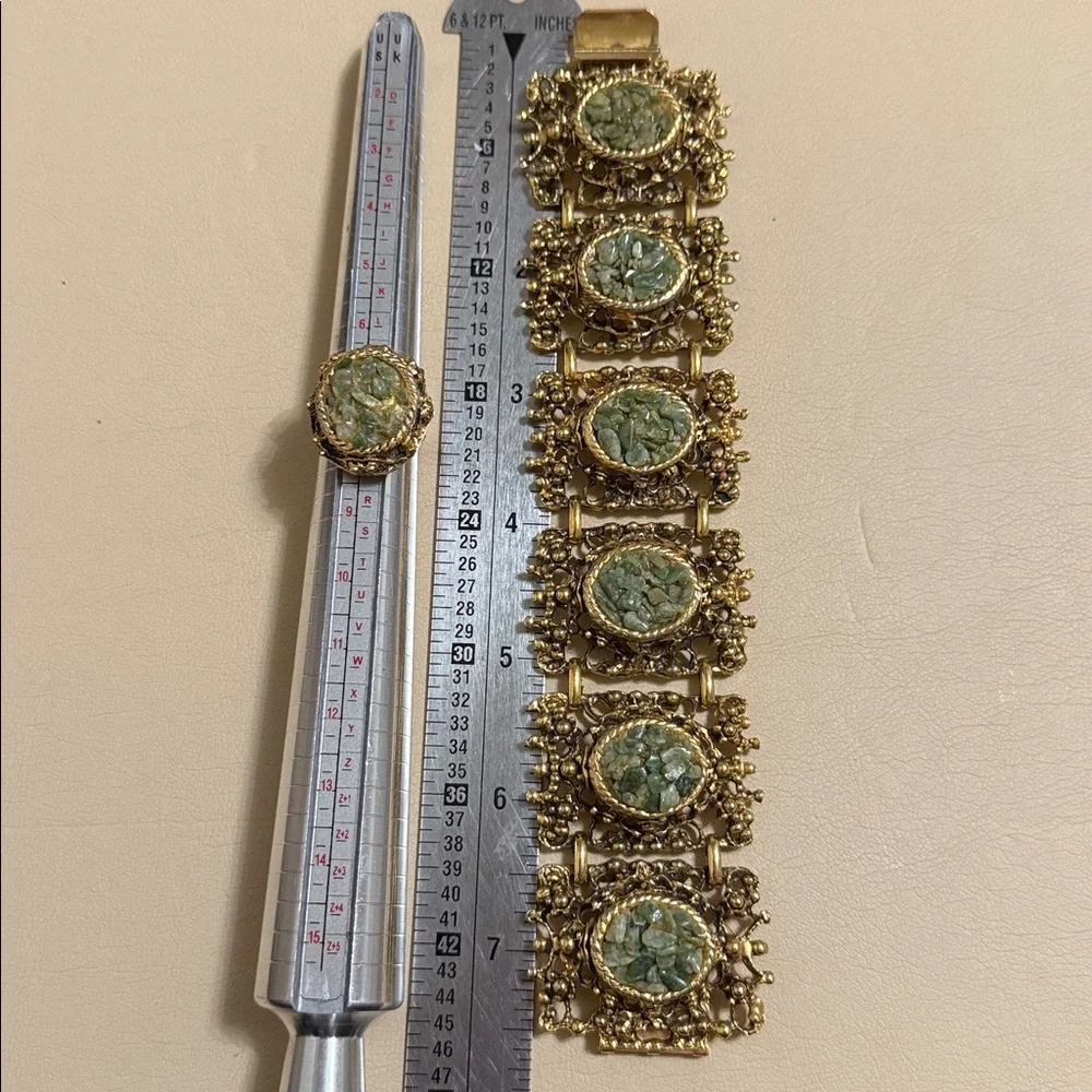VINTAGE DETAILED OLD FASHIONED ELEGANT GOLD & GREEN STONED BRACELET & RING SET