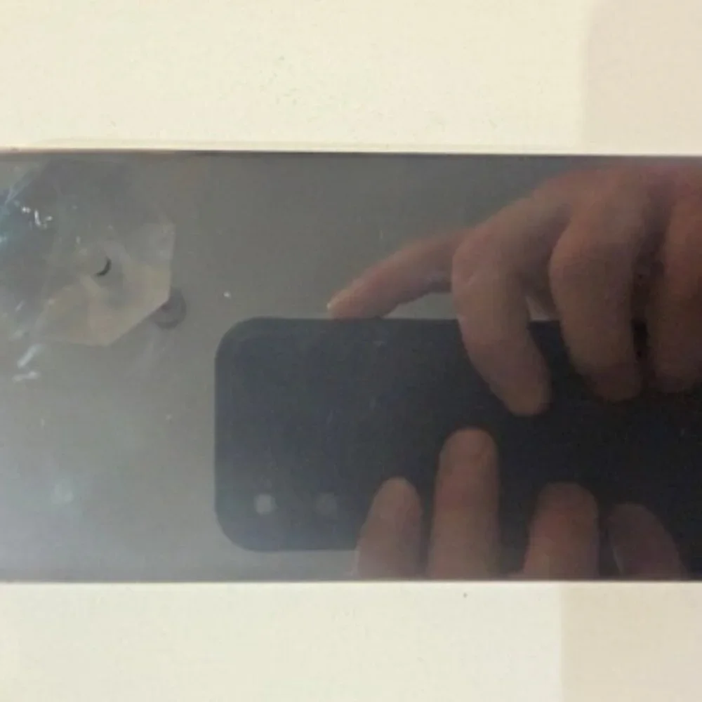 Apple cracked no