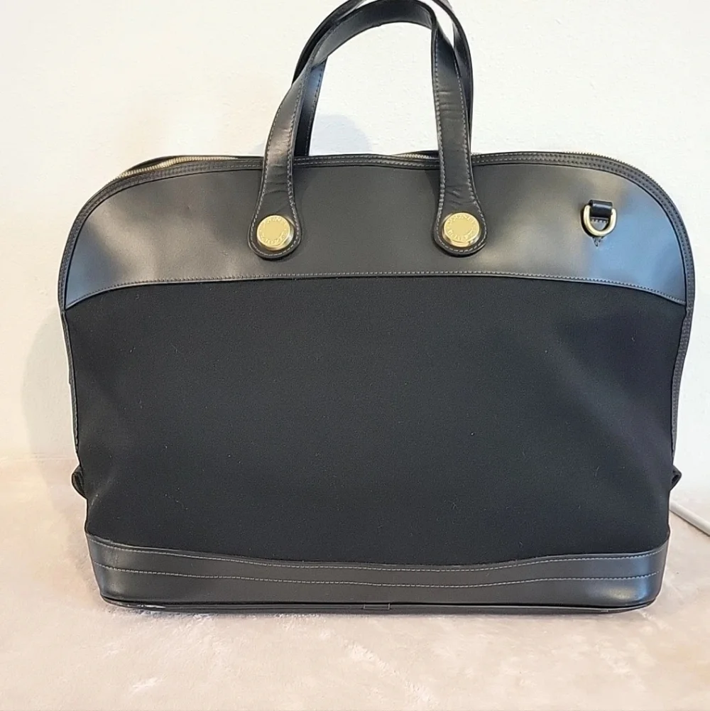 Dooney & Bourke this stylish