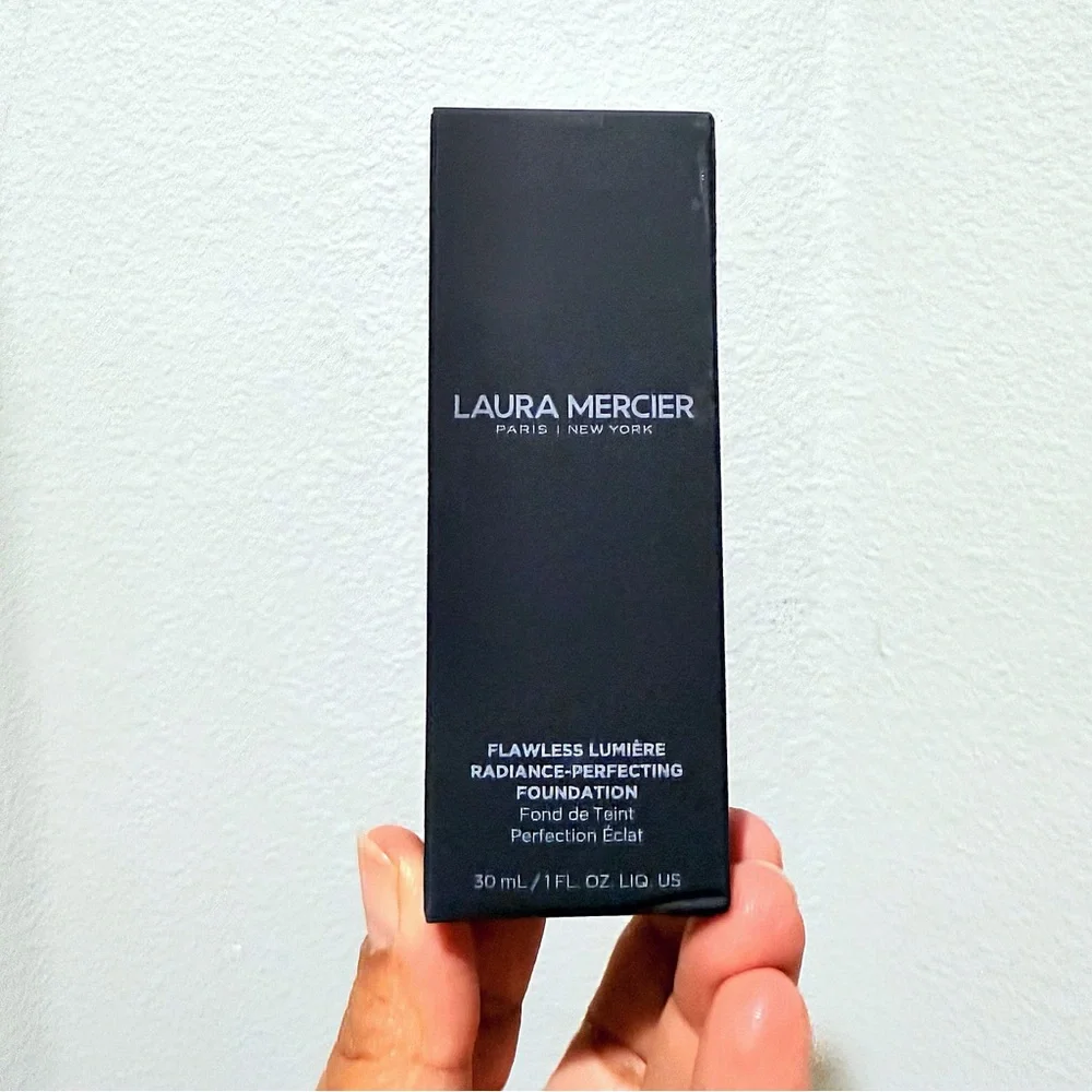 Laura Mercier Flawless Lumière Radiance-Perfecting Foundation 2W0 Cream Beige