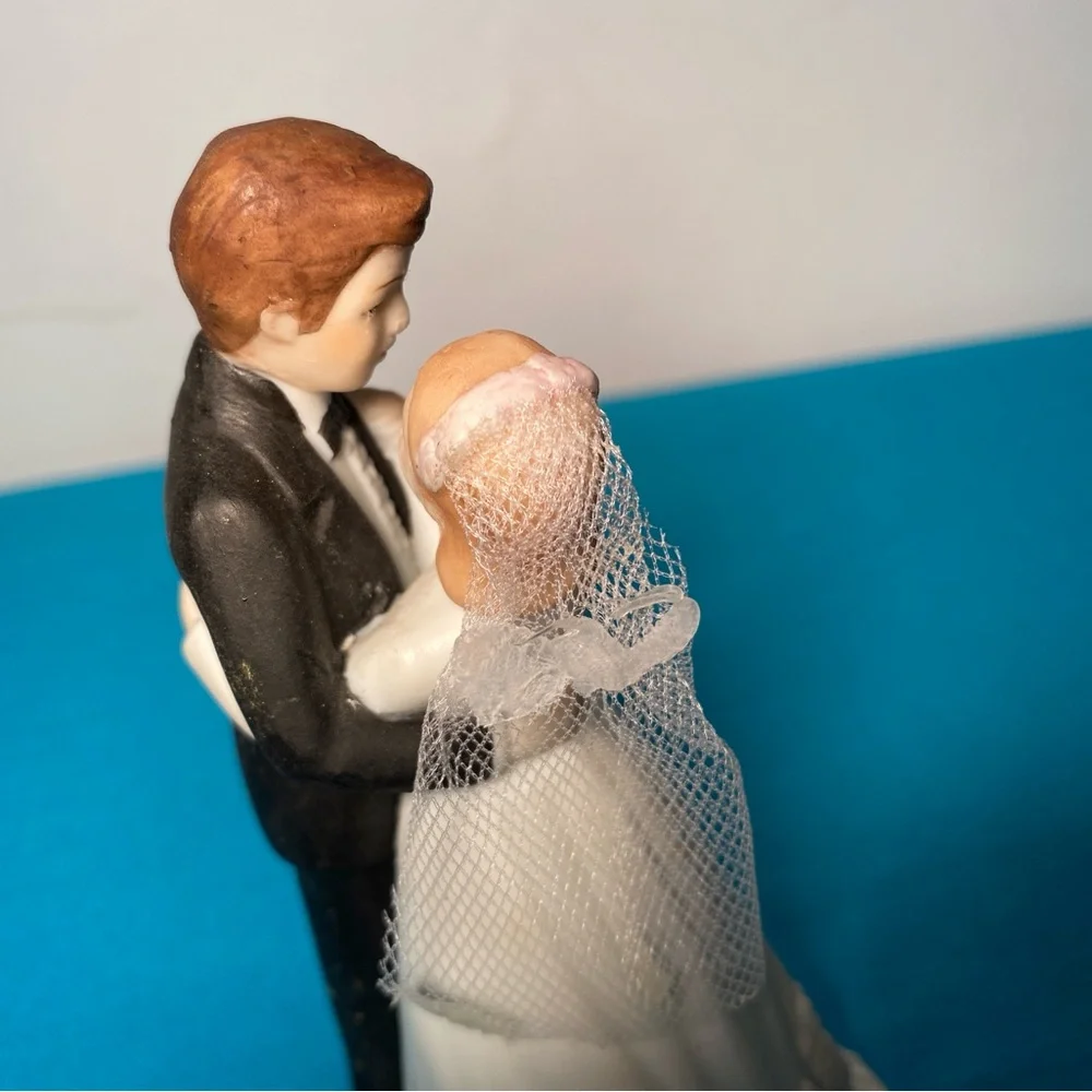Lefton Romantic Bride and Groom Cake Topper