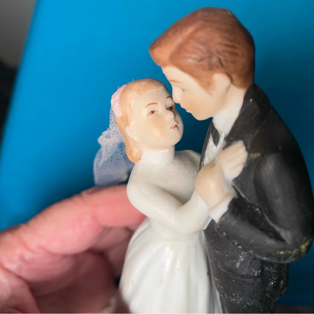Lefton Romantic Bride and Groom Cake Topper