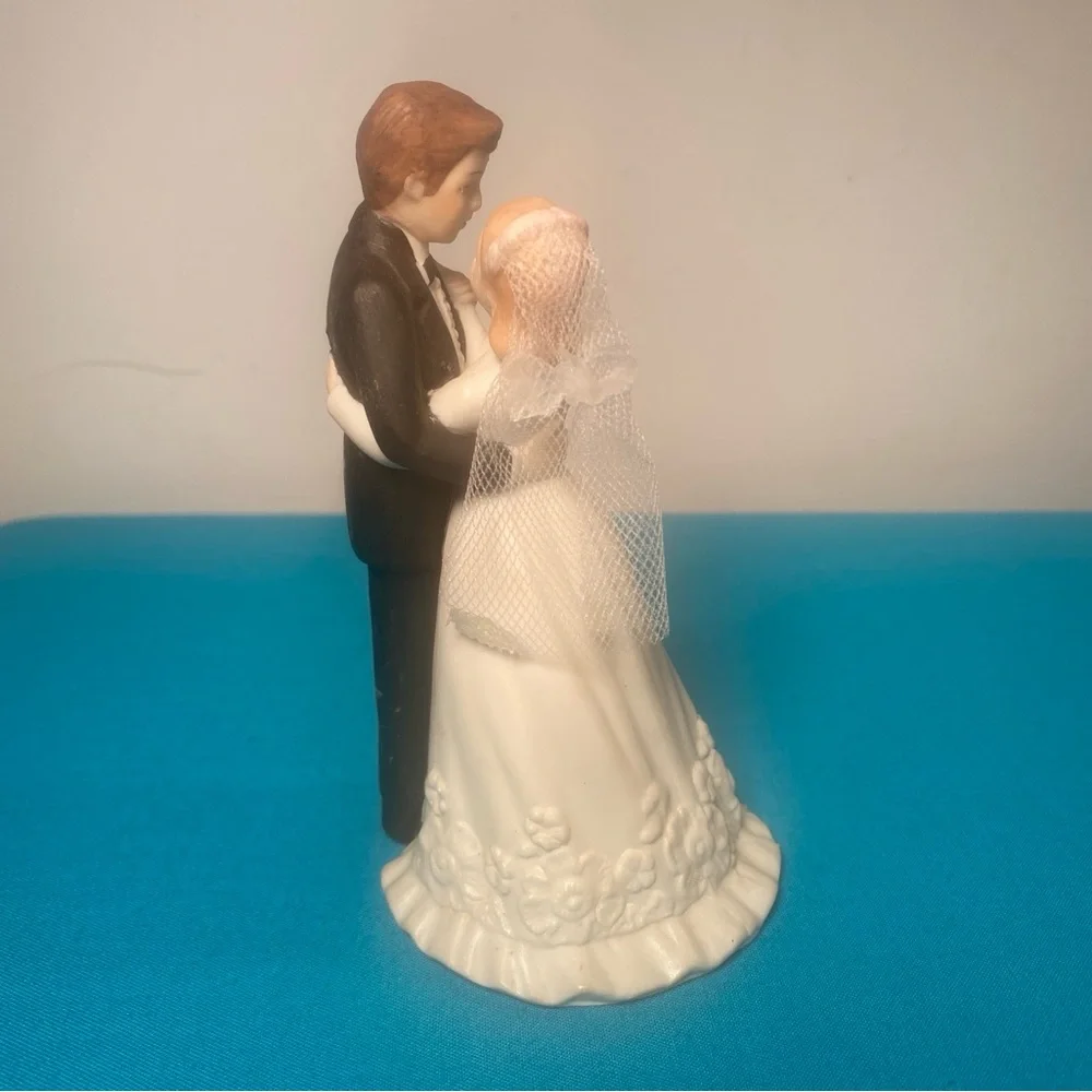 Lefton Romantic Bride and Groom Cake Topper