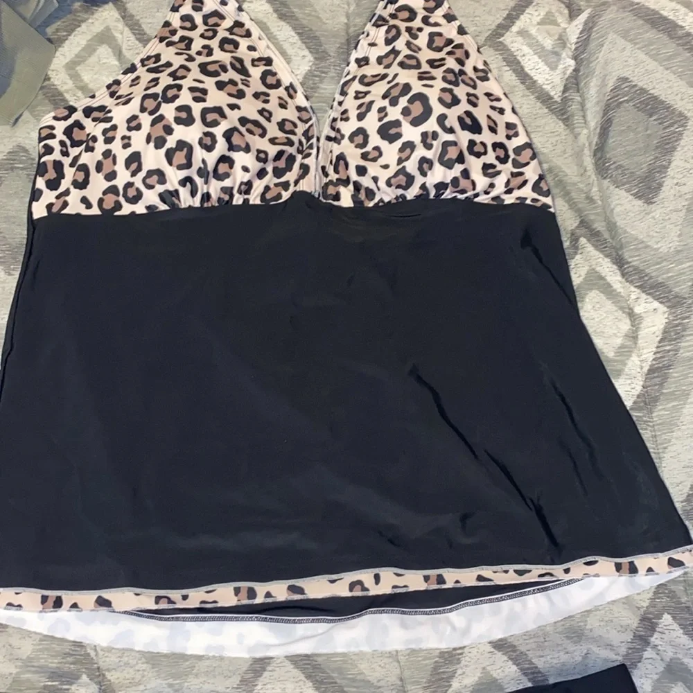 NWOT Leopard V-Neck Asymmetric Hem Drawstring Side Adjustable Straps Tankini Set