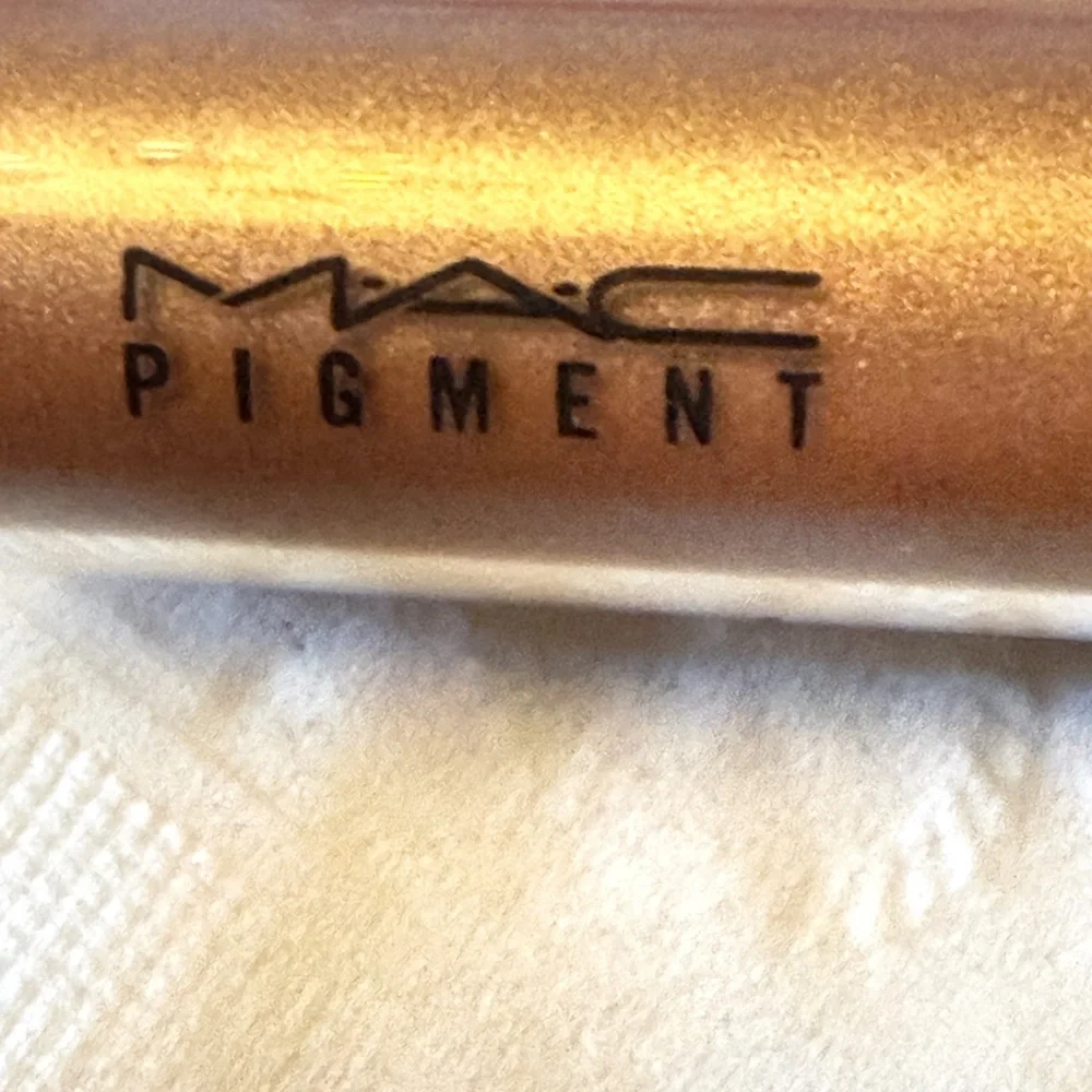 MAC Cosmetics add luxurious