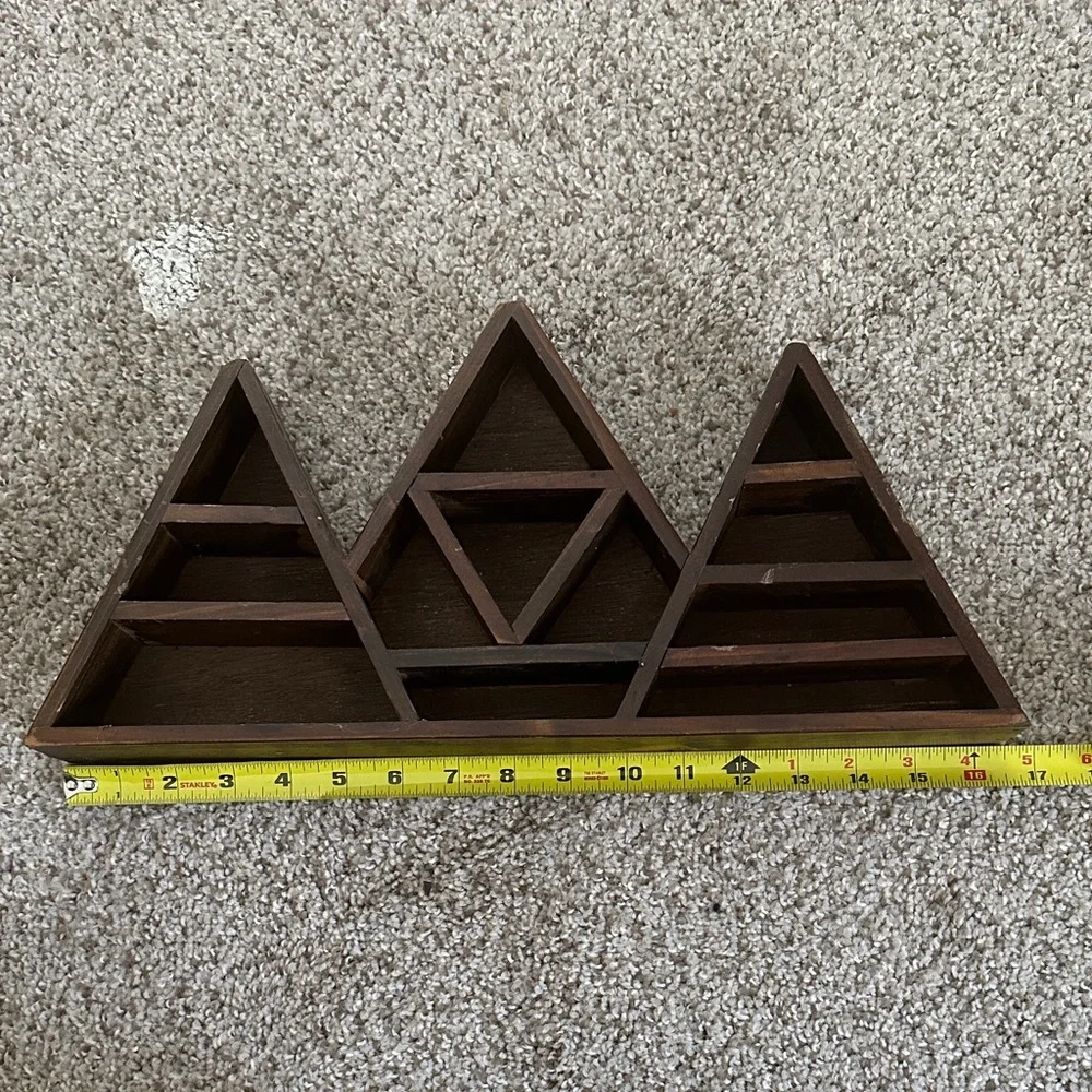 UO Distressed Mountain Shelf - Brown