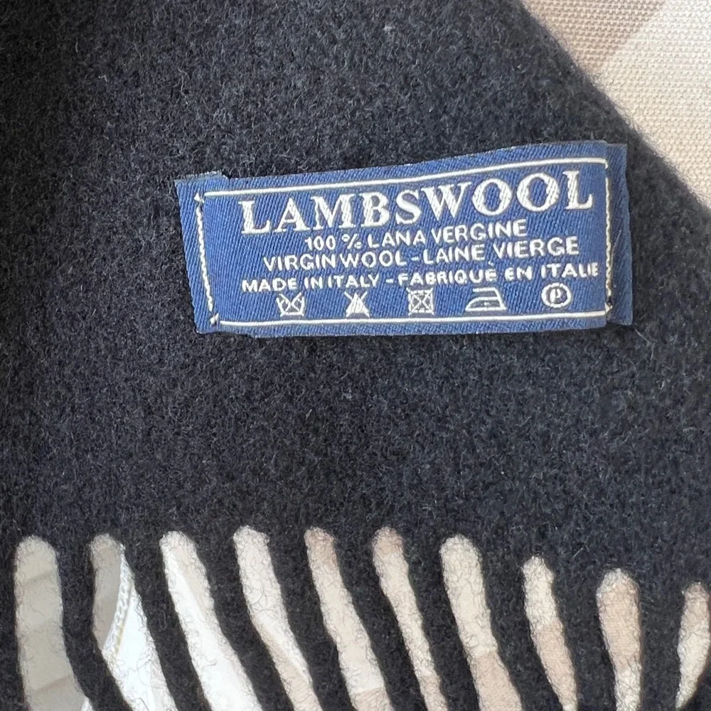 Vintage- Men’s Lamb Wool Scarf 🧣 Italy Sz 10x 32