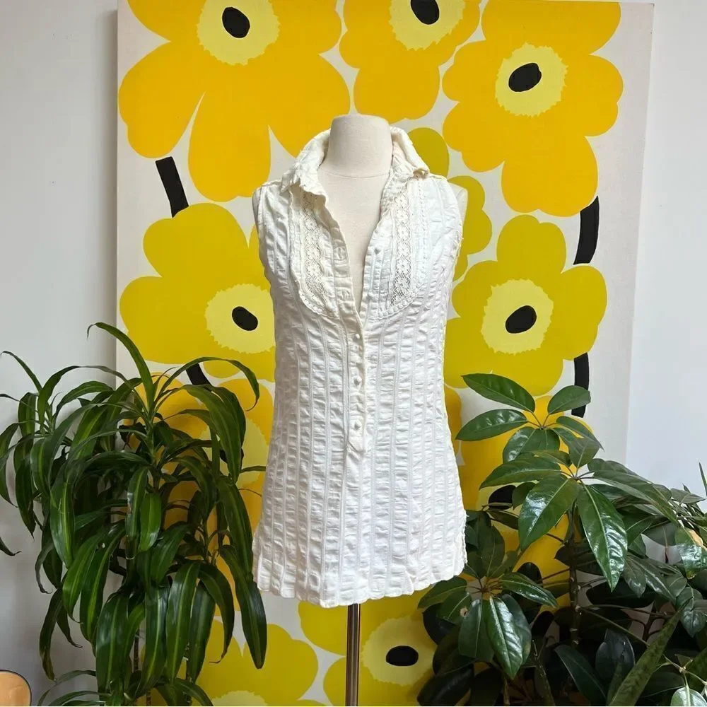Vintage 1960s Bobbie Brooks Ivory Crochet Embroidered Pleated Sleeveless Blouse