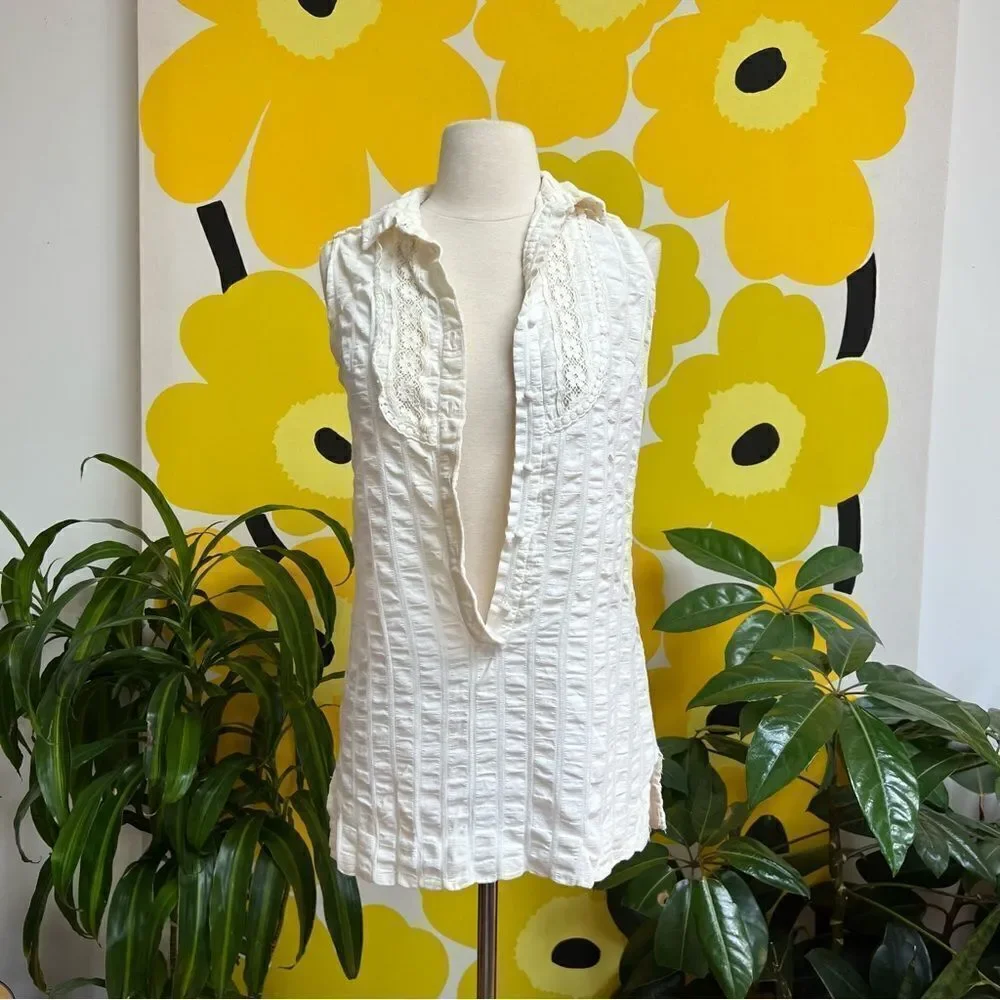 Vintage 1960s Bobbie Brooks Ivory Crochet Embroidered Pleated Sleeveless Blouse