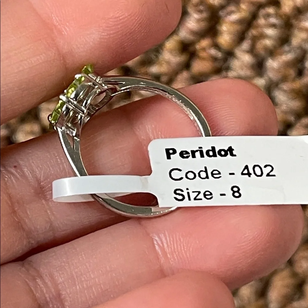 NWT Elegant Natural Peridot Gemstone Floral Ring in 925 Sterling Silver Size 8