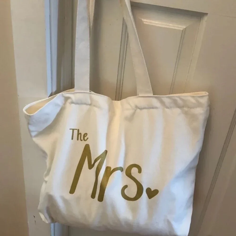“THE MRS” 100% COTTON ZIPPERED TOTE BAG 16 x 16 WHITE GOLD NWOT