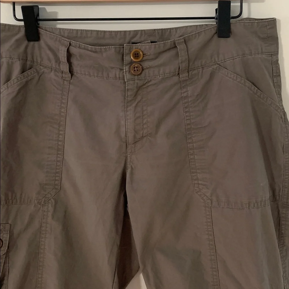 Patagonia Women’s Super Cali Roll Up Cargo Bermuda Shorts Gorpcore Hiking