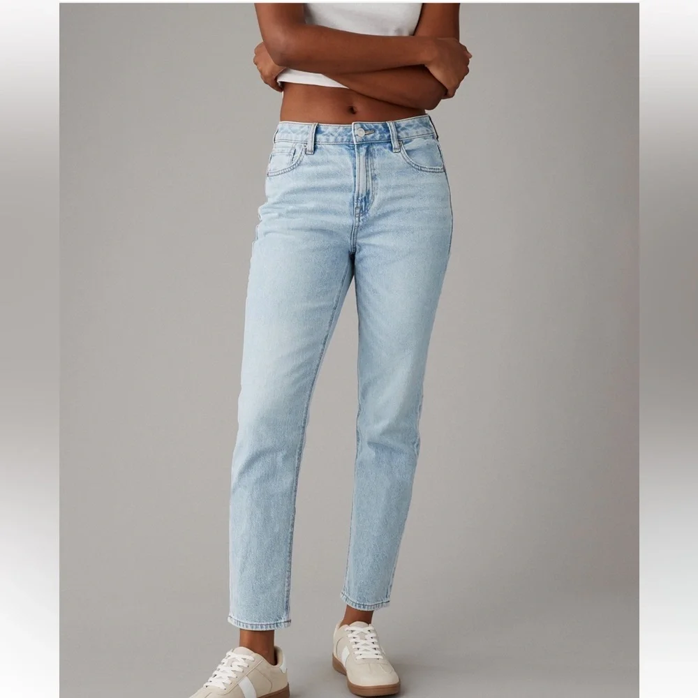American eagle high rise mom straight jeans light wash Sz 14 regular