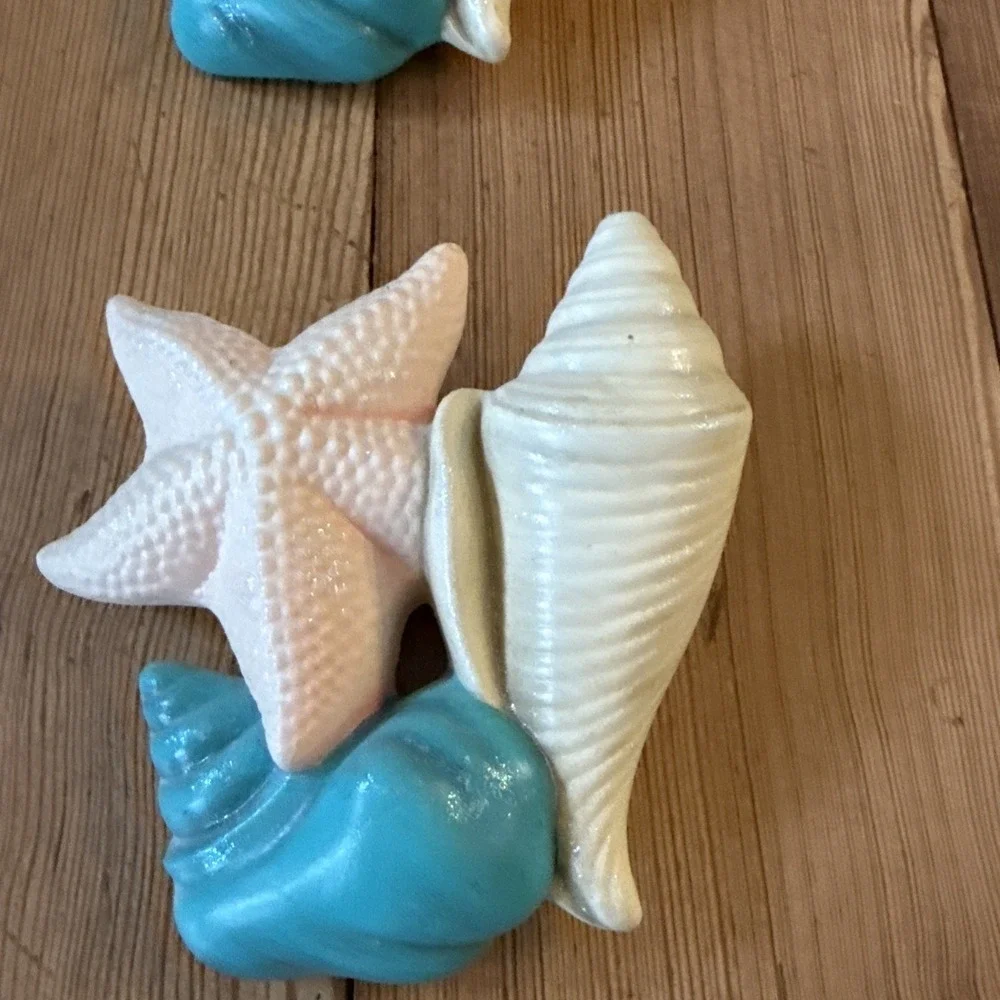 Vtg Hand painted Ceramic Seahorse Wall Hanger Nautical 2 Shell Wall Pockets Set