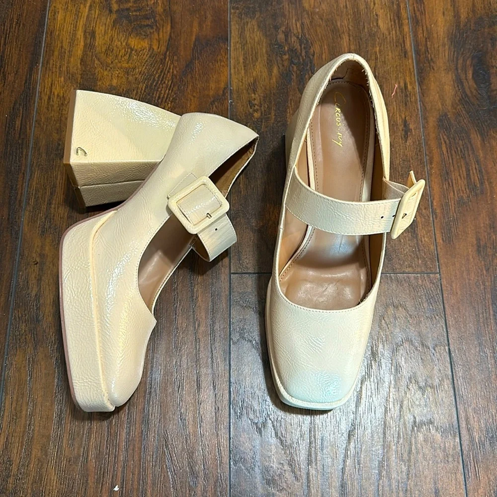 Circus by Sam Edelman step out