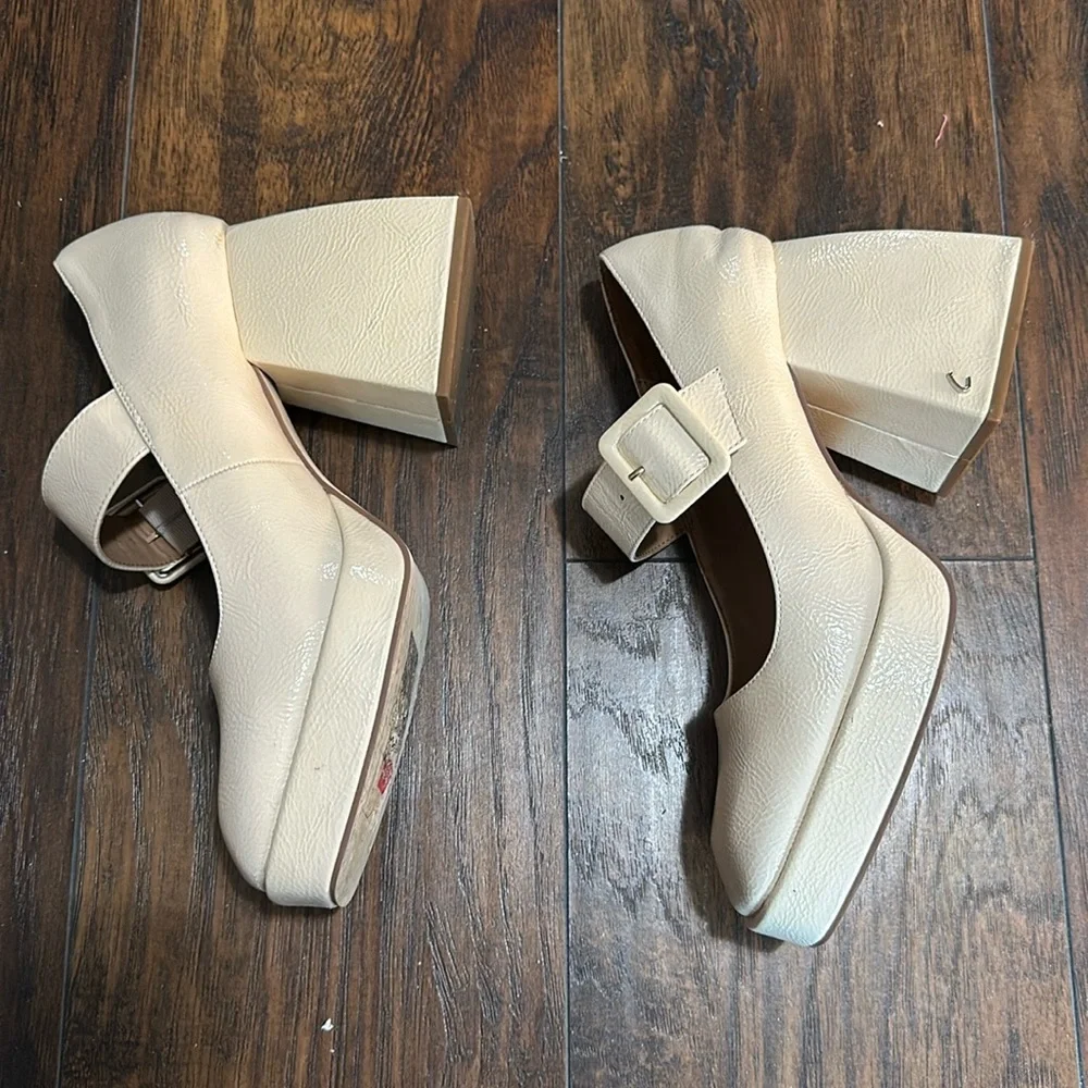 Circus by Sam Edelman step out